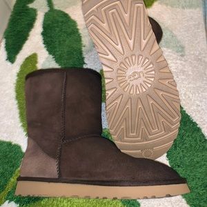 SHORT Brown UGG boots SIZE 7
